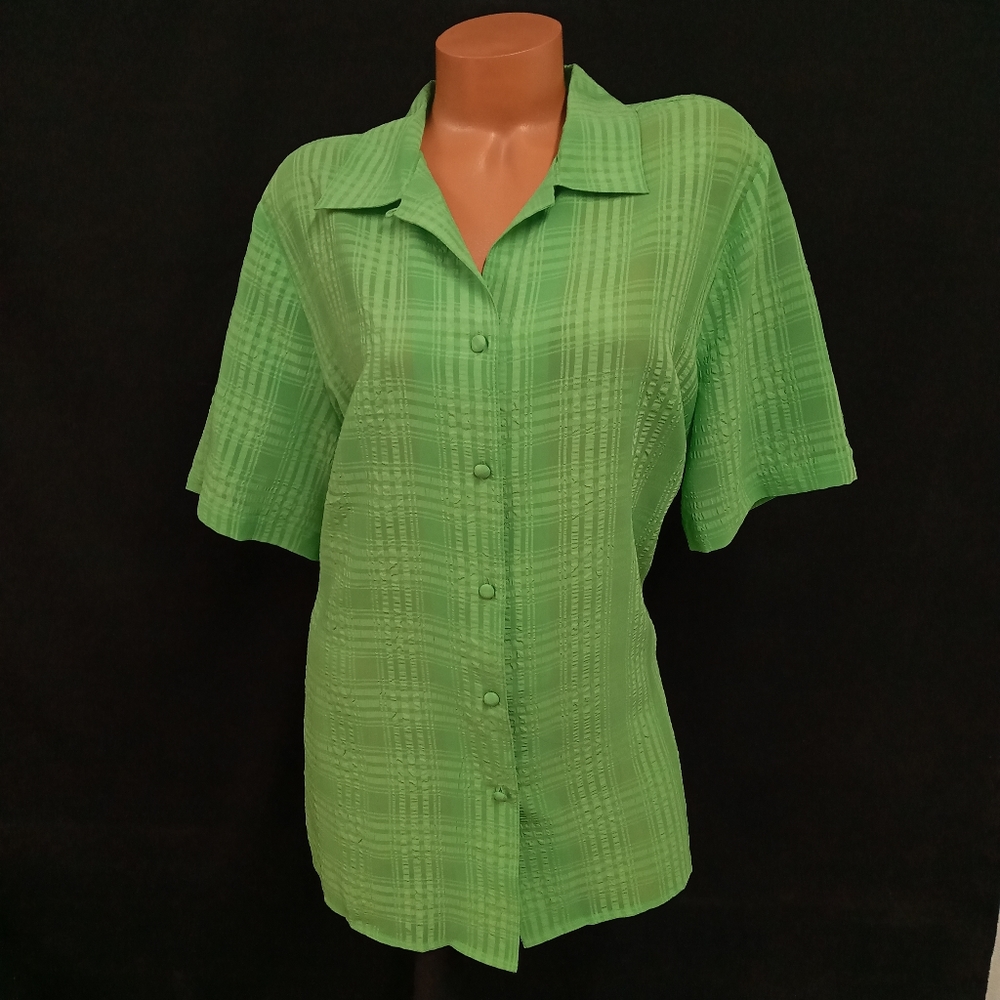 Liz Baker Woman botton down short sleeve green top 20W